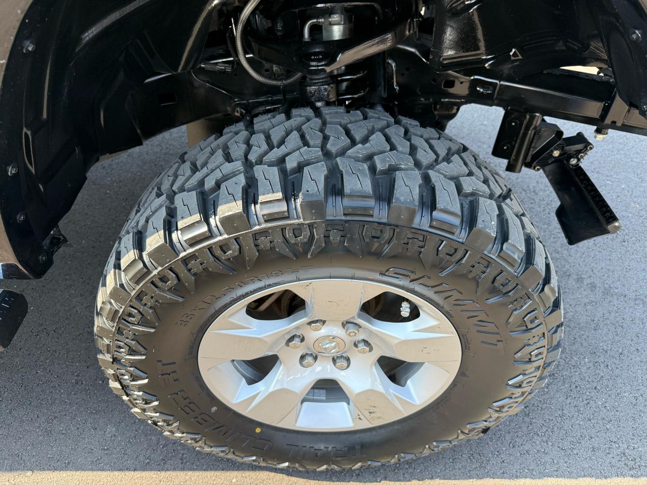 RAM 1500 Laramie 4x4 Crew Cab 5'7" Box 2019