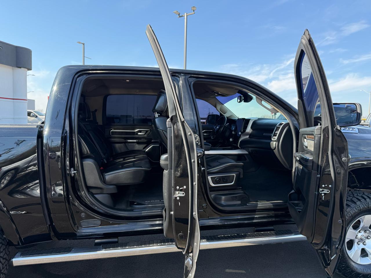 RAM 1500 Laramie 4x4 Crew Cab 5'7" Box 2019