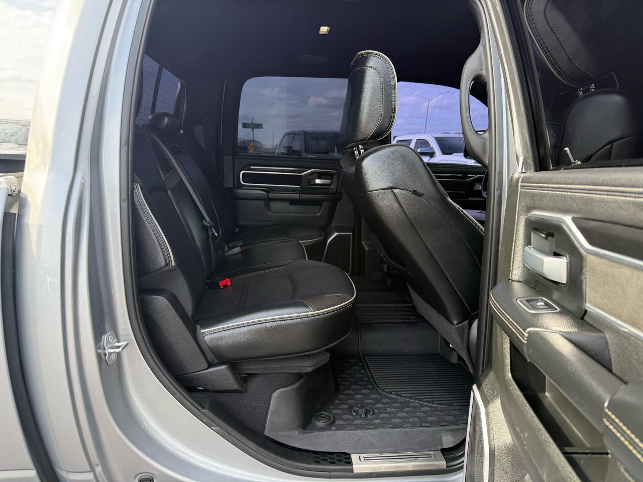 RAM 3500 Laramie 4x4 Crew Cab 8' Box 2022