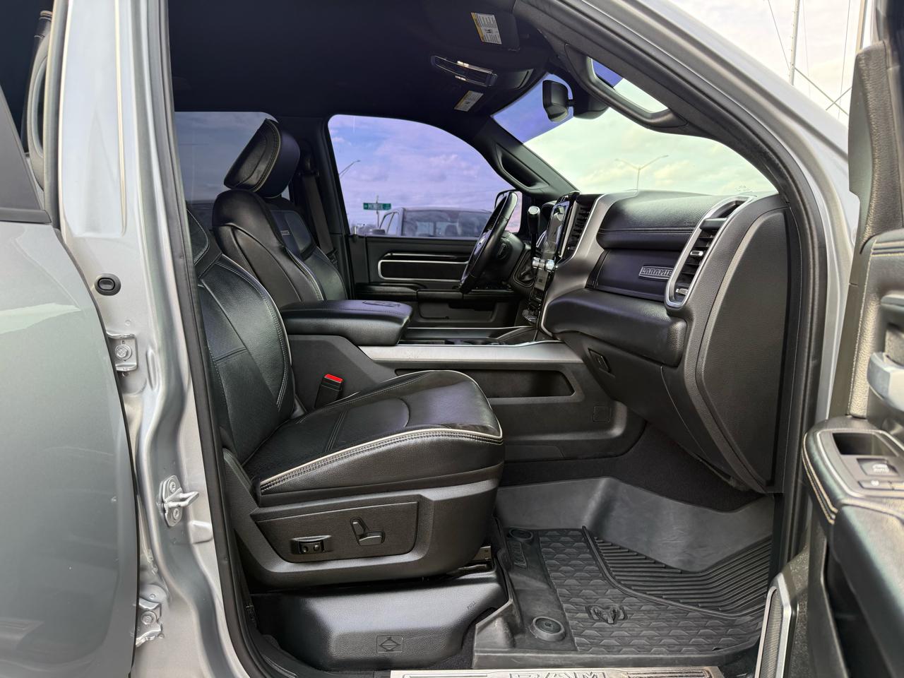 RAM 3500 Laramie 4x4 Crew Cab 8' Box 2022