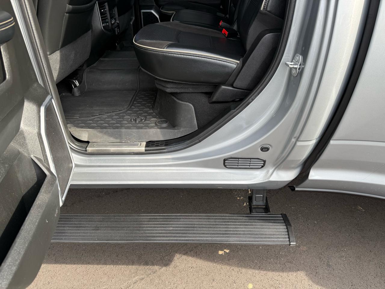 RAM 3500 Laramie 4x4 Crew Cab 8' Box 2022