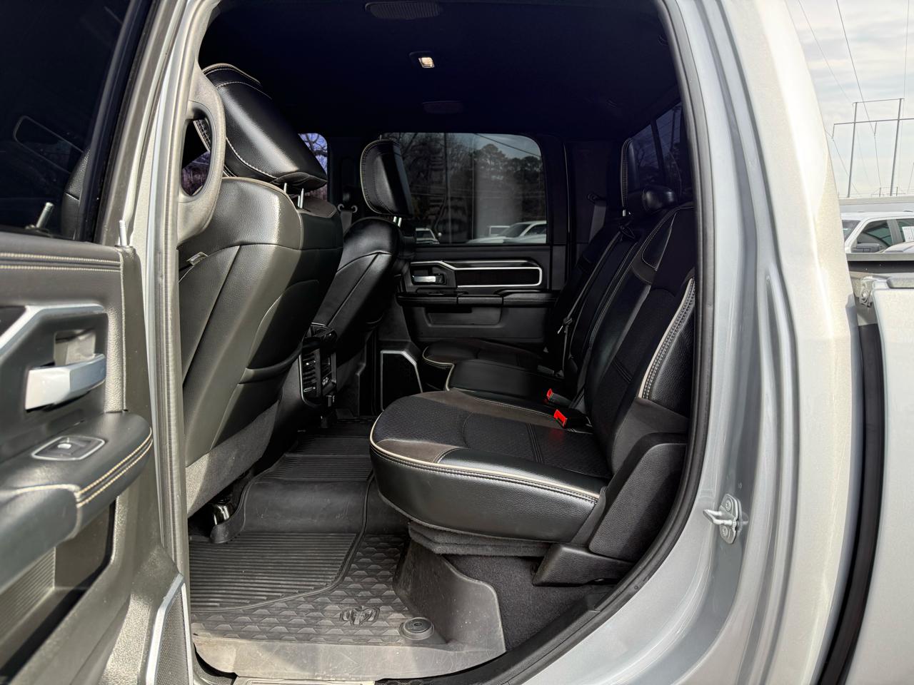 RAM 3500 Laramie 4x4 Crew Cab 8' Box 2022