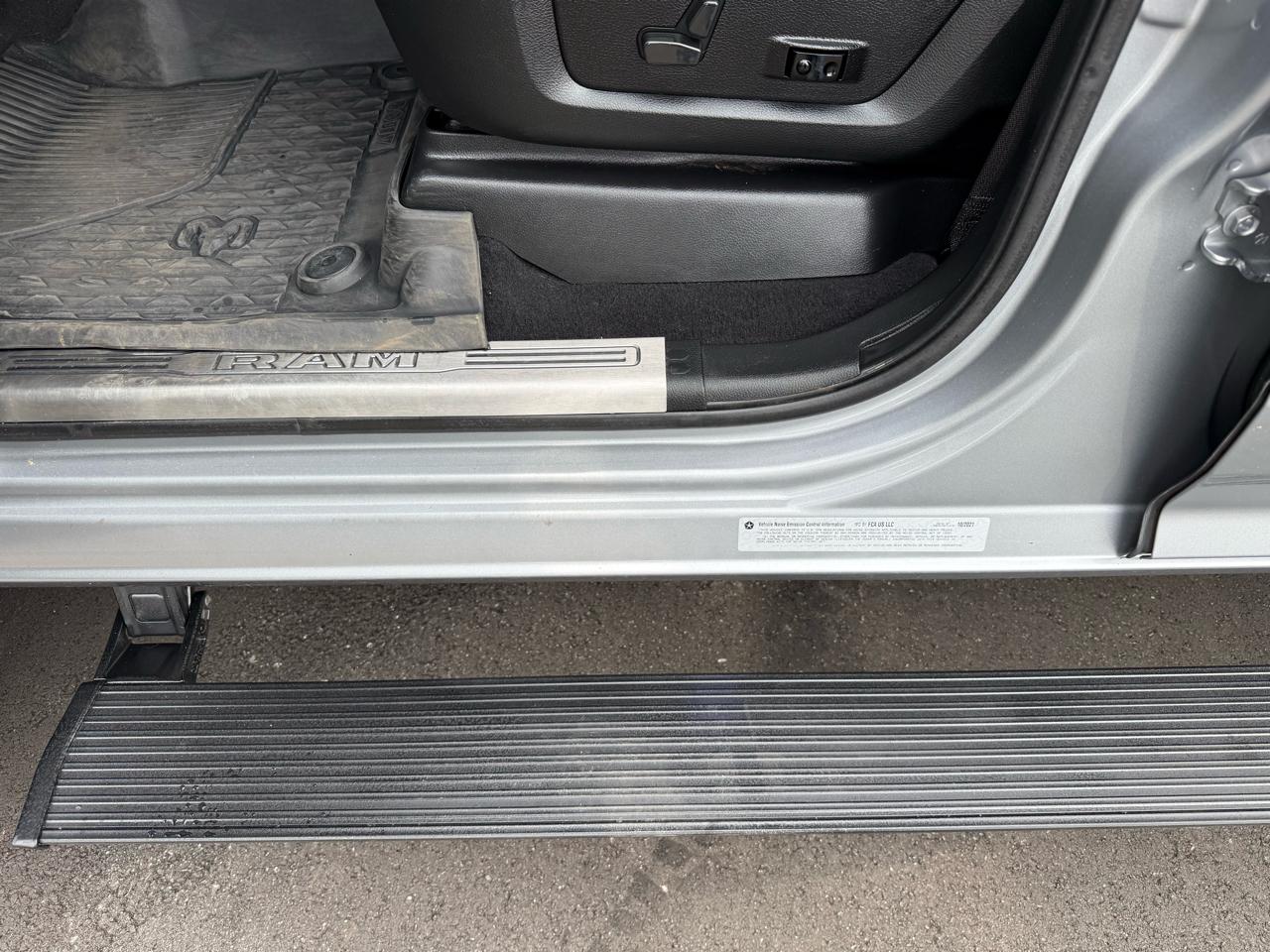 RAM 3500 Laramie 4x4 Crew Cab 8' Box 2022