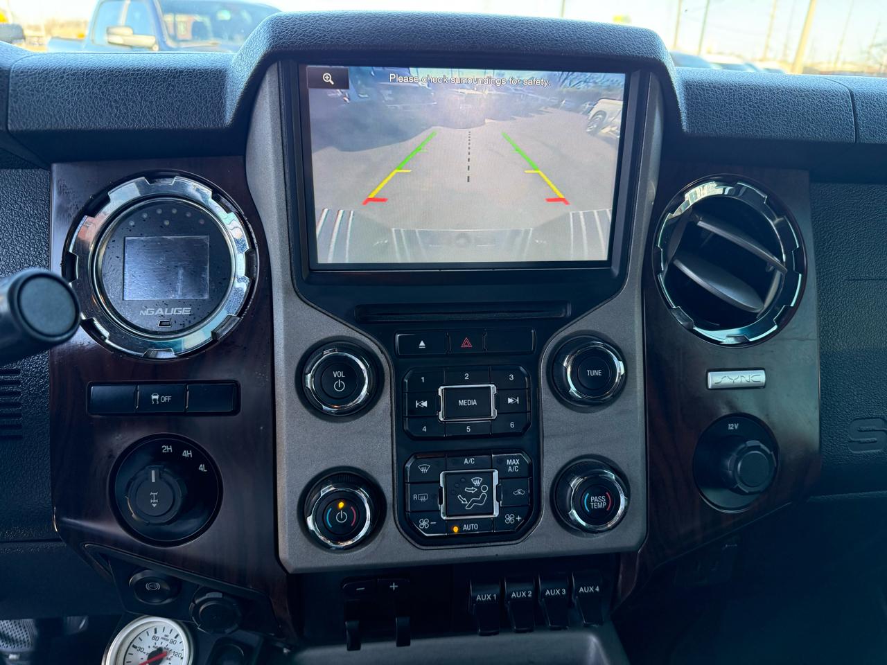 Ford Super Duty F-250 SRW 4WD Crew Cab 156" Lariat 2015