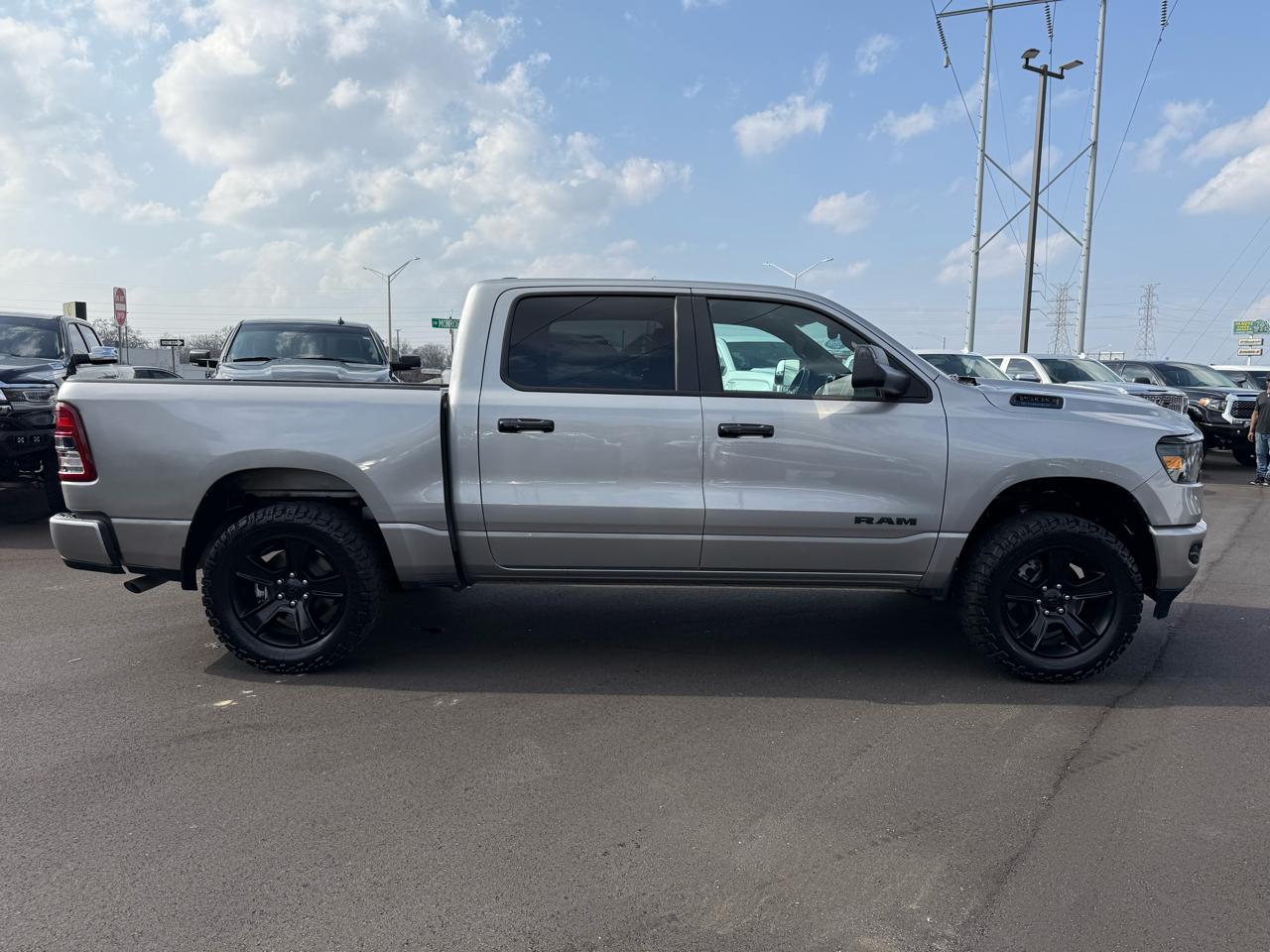 RAM 1500 Big Horn 4x4 Crew Cab 5'7" Box 2024