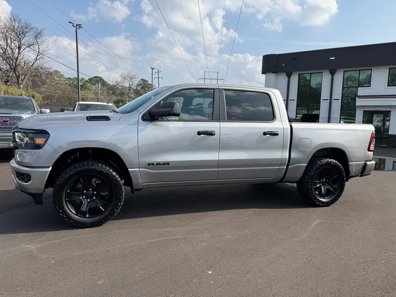 RAM 1500 Big Horn 4x4 Crew Cab 5'7" Box 2024