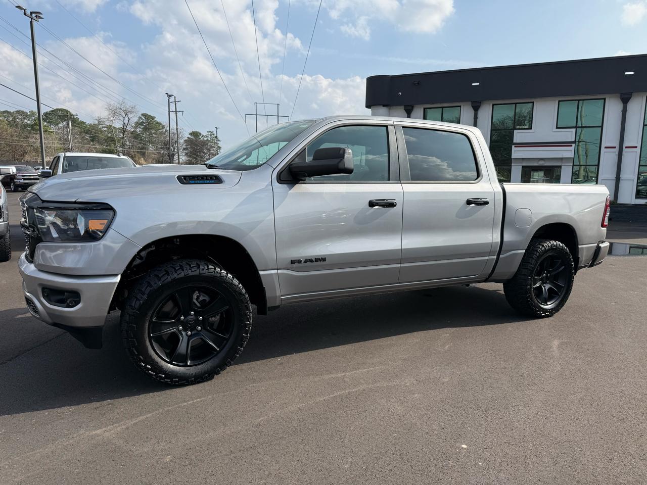 RAM 1500 Big Horn 4x4 Crew Cab 5'7" Box 2024