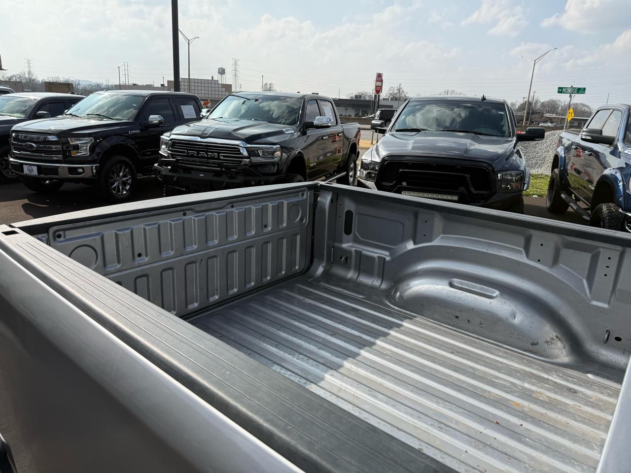 RAM 1500 Big Horn 4x4 Crew Cab 5'7" Box 2024