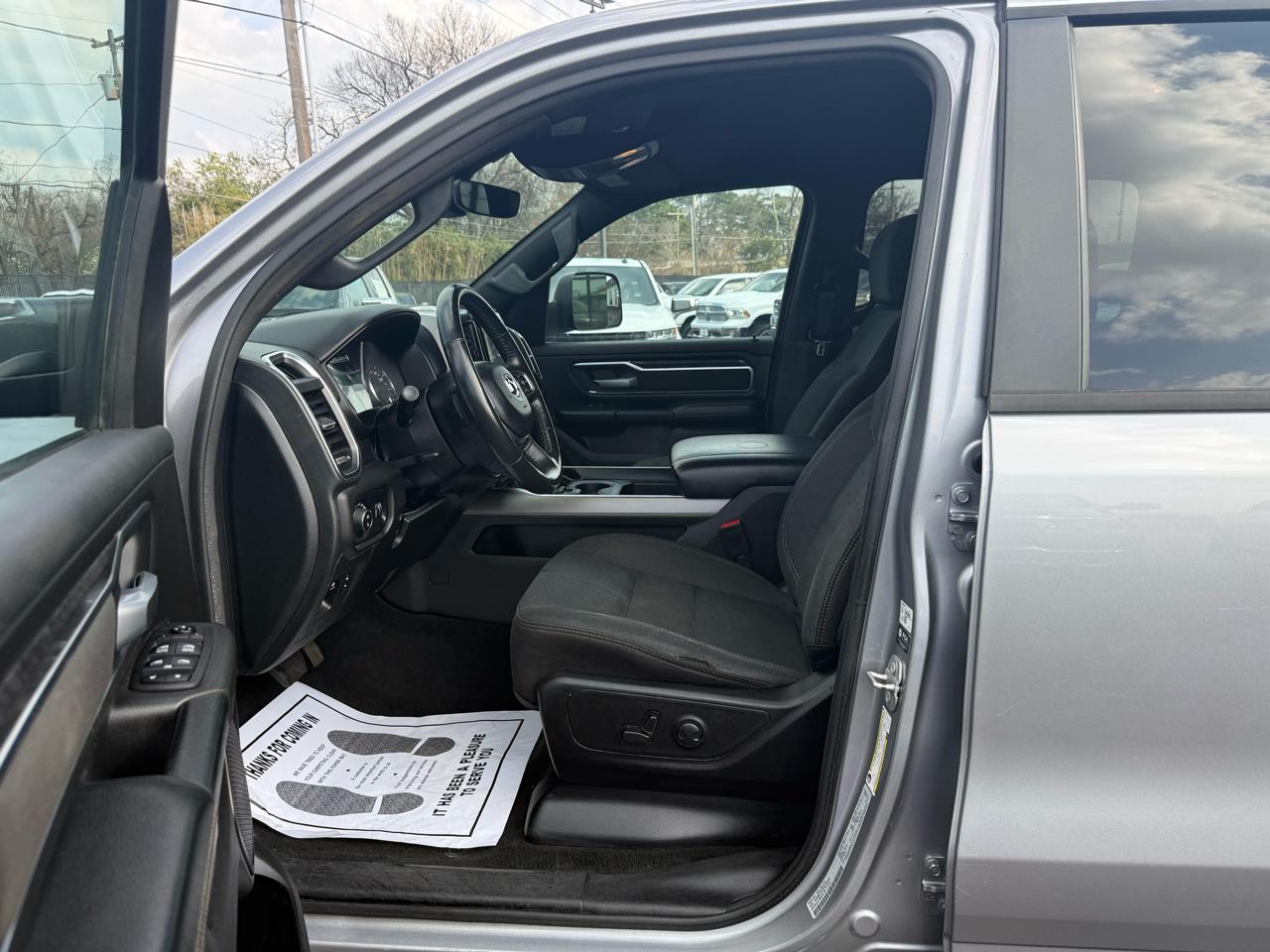 RAM 1500 Big Horn 4x4 Crew Cab 5'7" Box 2024