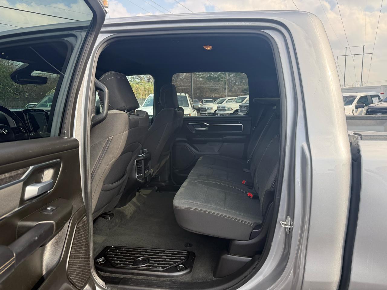 RAM 1500 Big Horn 4x4 Crew Cab 5'7" Box 2024