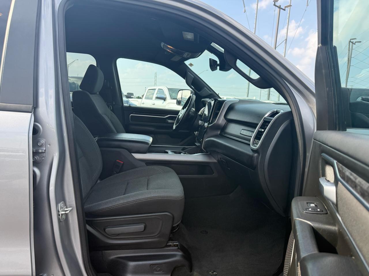 RAM 1500 Big Horn 4x4 Crew Cab 5'7" Box 2024