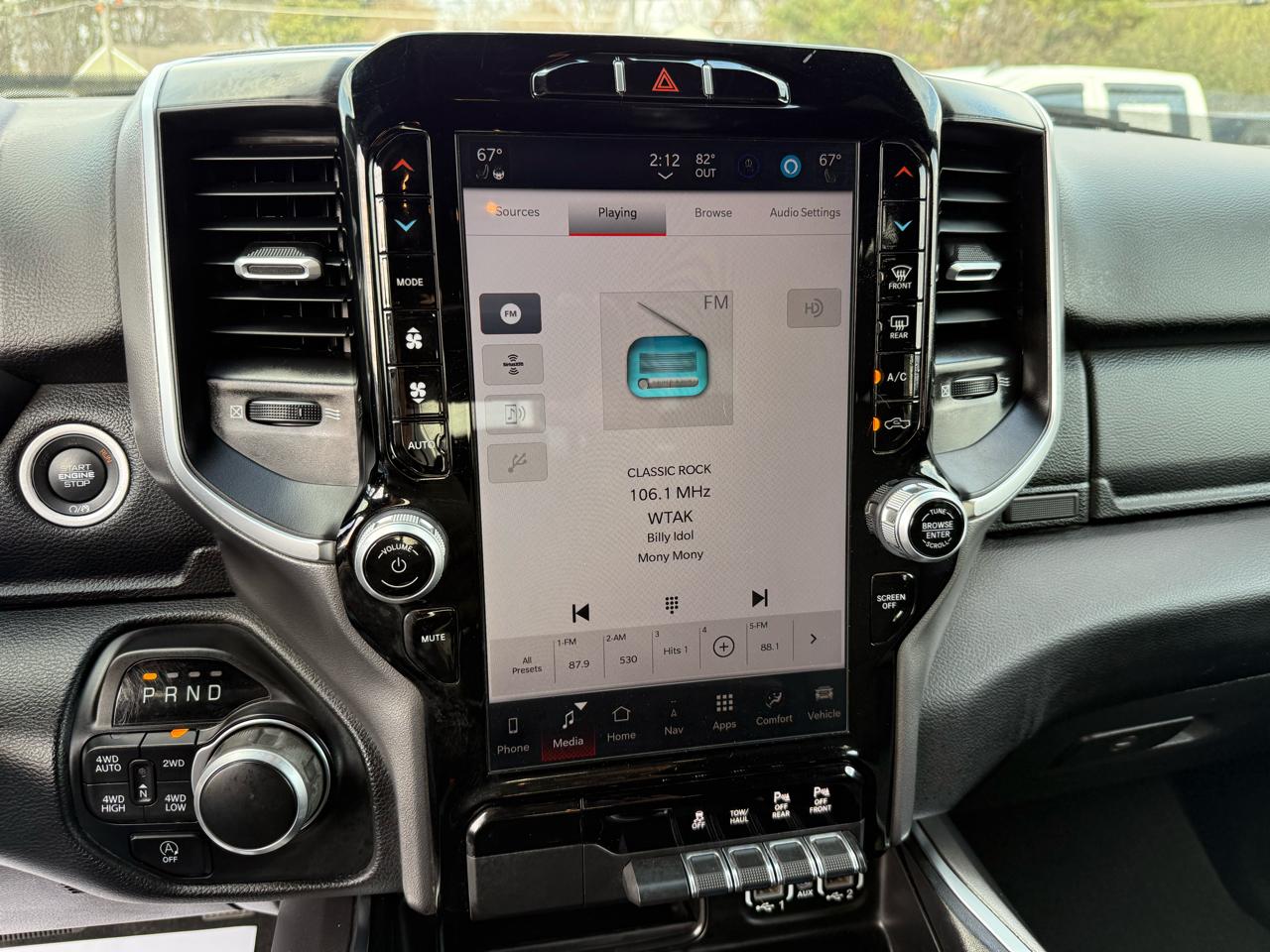 RAM 1500 Big Horn 4x4 Crew Cab 5'7" Box 2024