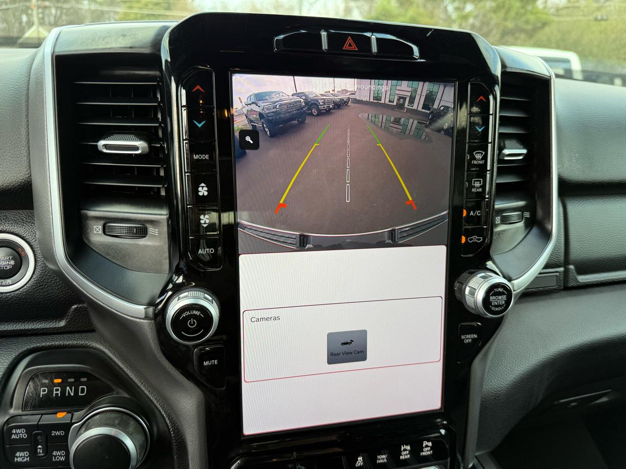 RAM 1500 Big Horn 4x4 Crew Cab 5'7" Box 2024