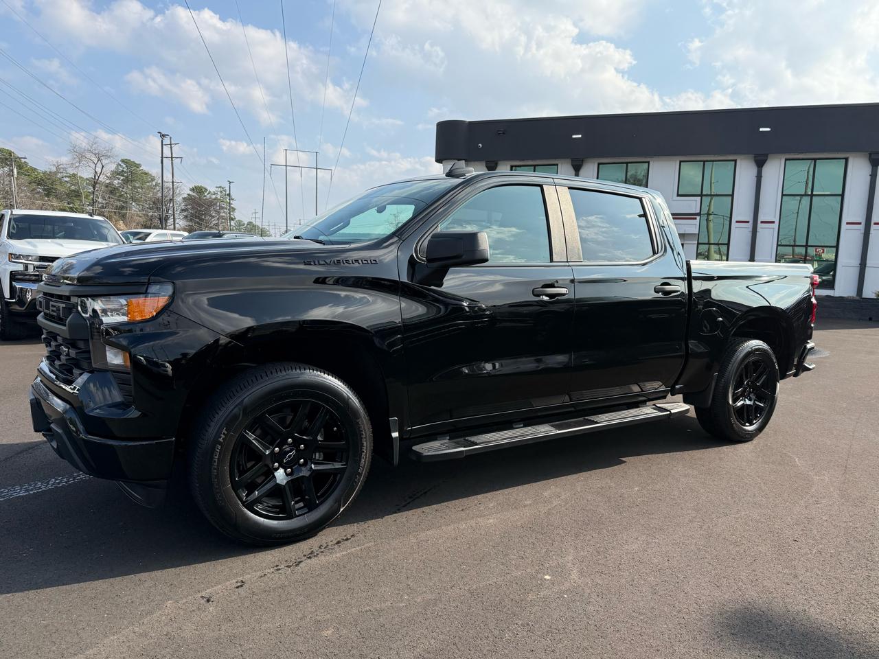 Chevrolet Silverado 1500 4WD Crew Cab 147" Custom 2023