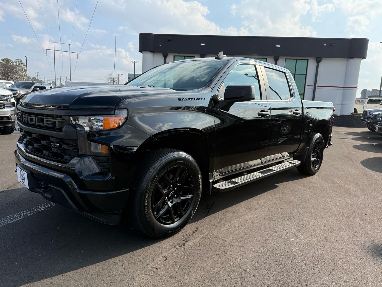 Chevrolet Silverado 1500 4WD Crew Cab 147" Custom 2023