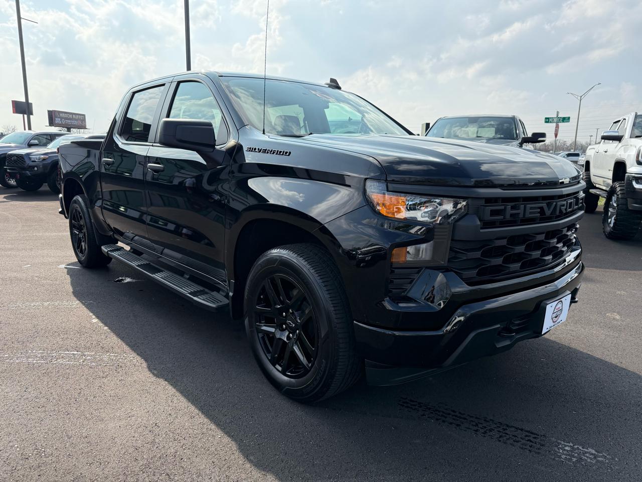 Chevrolet Silverado 1500 4WD Crew Cab 147" Custom 2023