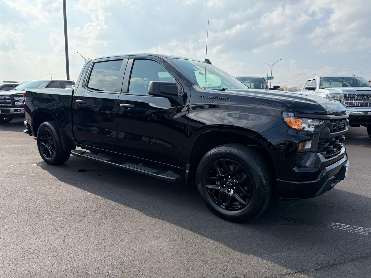 Chevrolet Silverado 1500 4WD Crew Cab 147" Custom 2023
