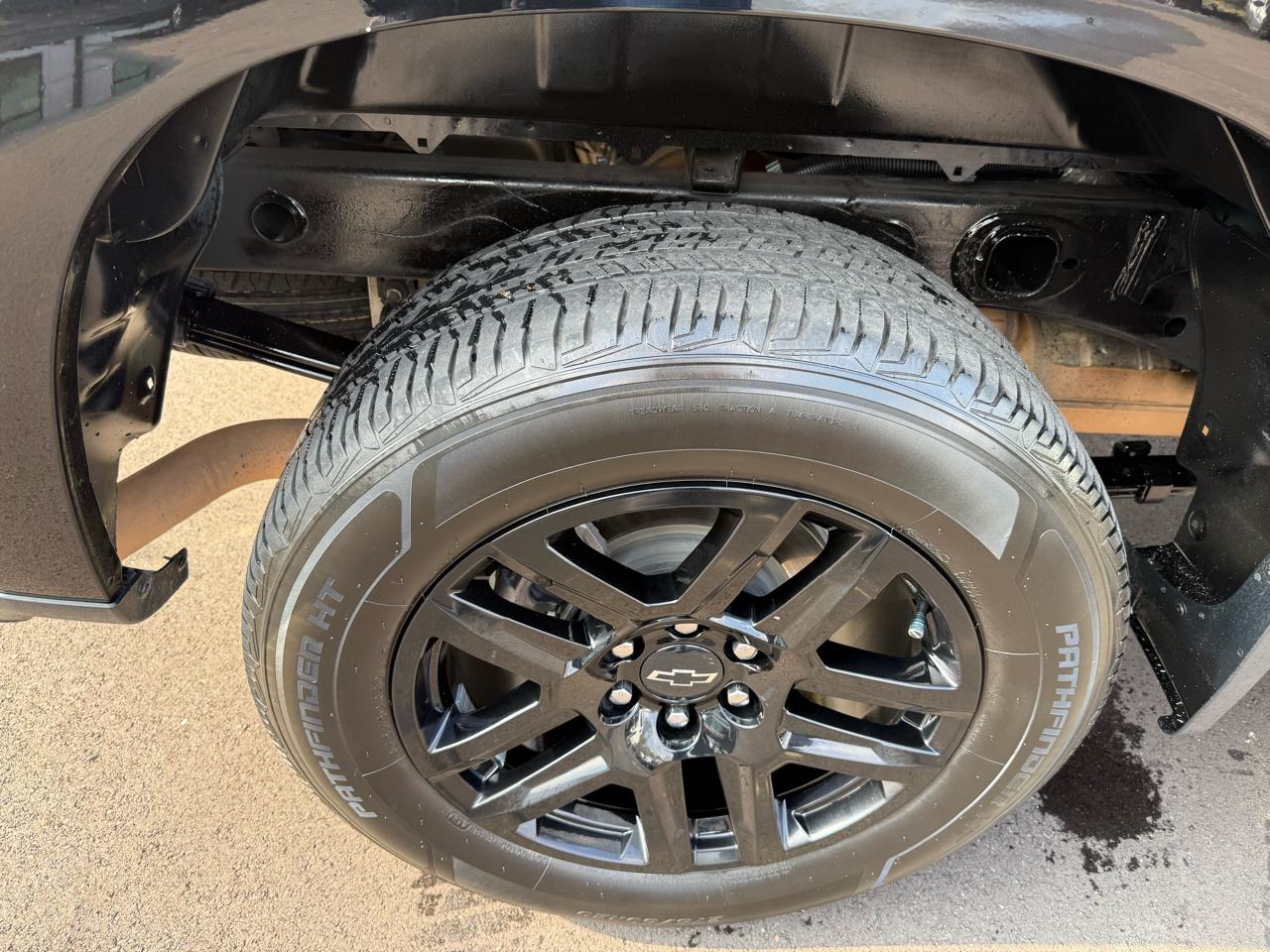 Chevrolet Silverado 1500 4WD Crew Cab 147" Custom 2023