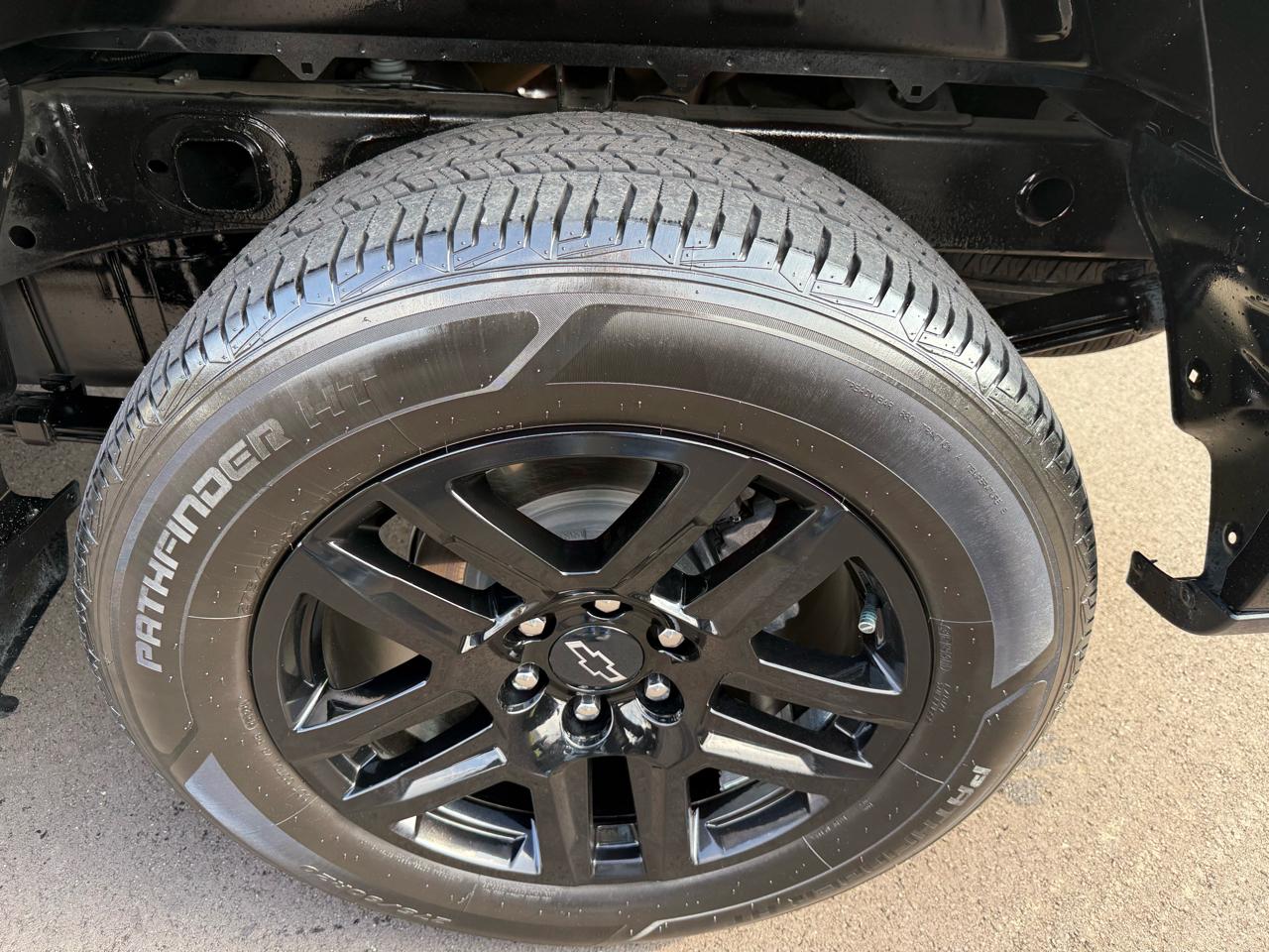 Chevrolet Silverado 1500 4WD Crew Cab 147" Custom 2023