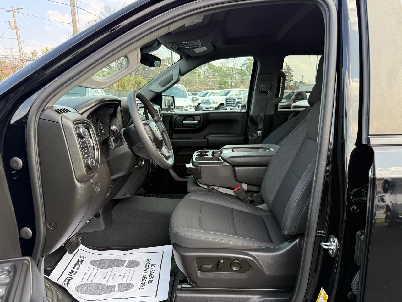 Chevrolet Silverado 1500 4WD Crew Cab 147" Custom 2023