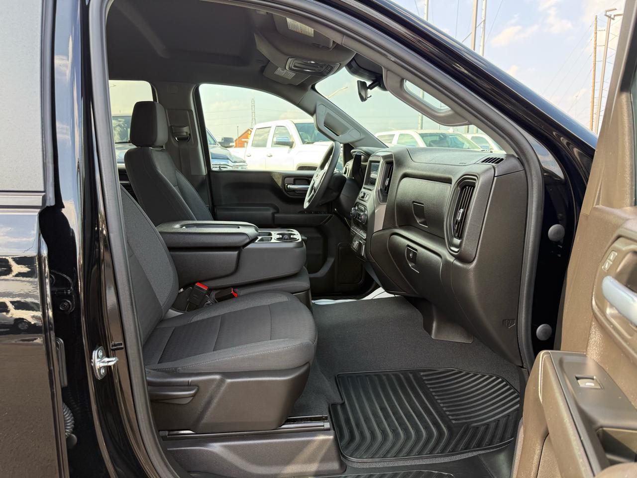 Chevrolet Silverado 1500 4WD Crew Cab 147" Custom 2023