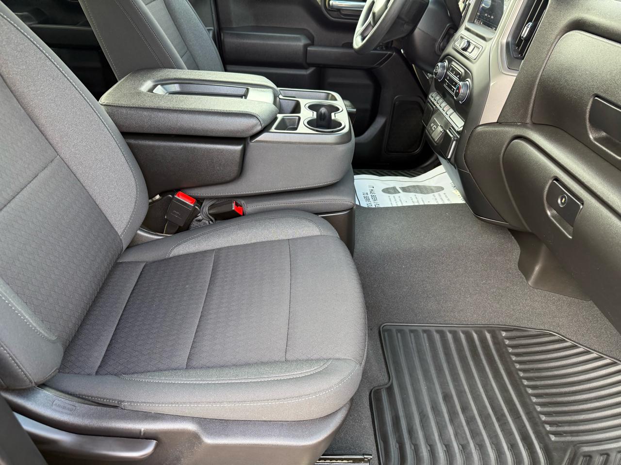 Chevrolet Silverado 1500 4WD Crew Cab 147" Custom 2023