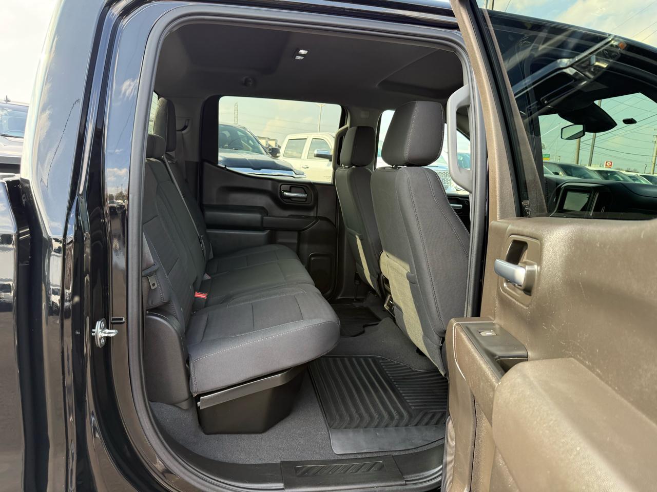 Chevrolet Silverado 1500 4WD Crew Cab 147" Custom 2023