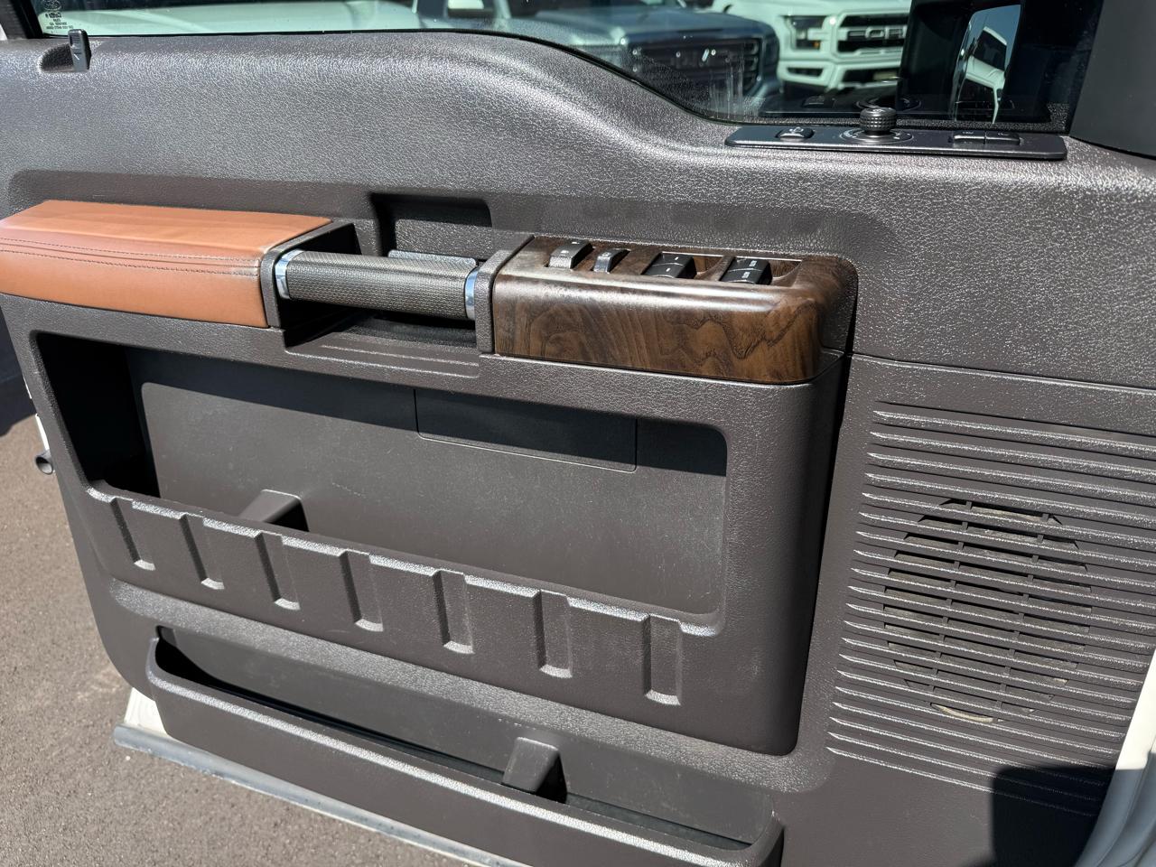 Ford Super Duty F-250 SRW 4WD Crew Cab 156" Platinum 2016