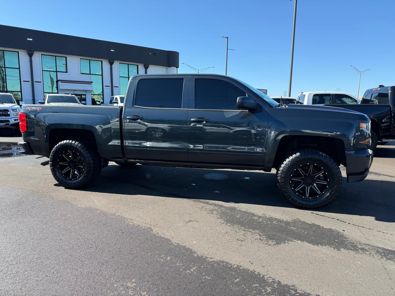 Chevrolet Silverado 1500 4WD Crew Cab 143.5" LT w/1LT 2017