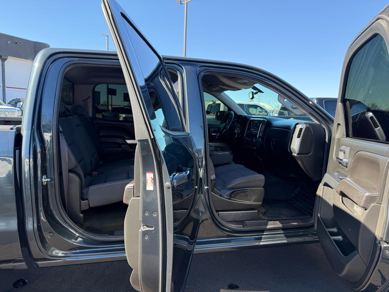 Chevrolet Silverado 1500 4WD Crew Cab 143.5" LT w/1LT 2017