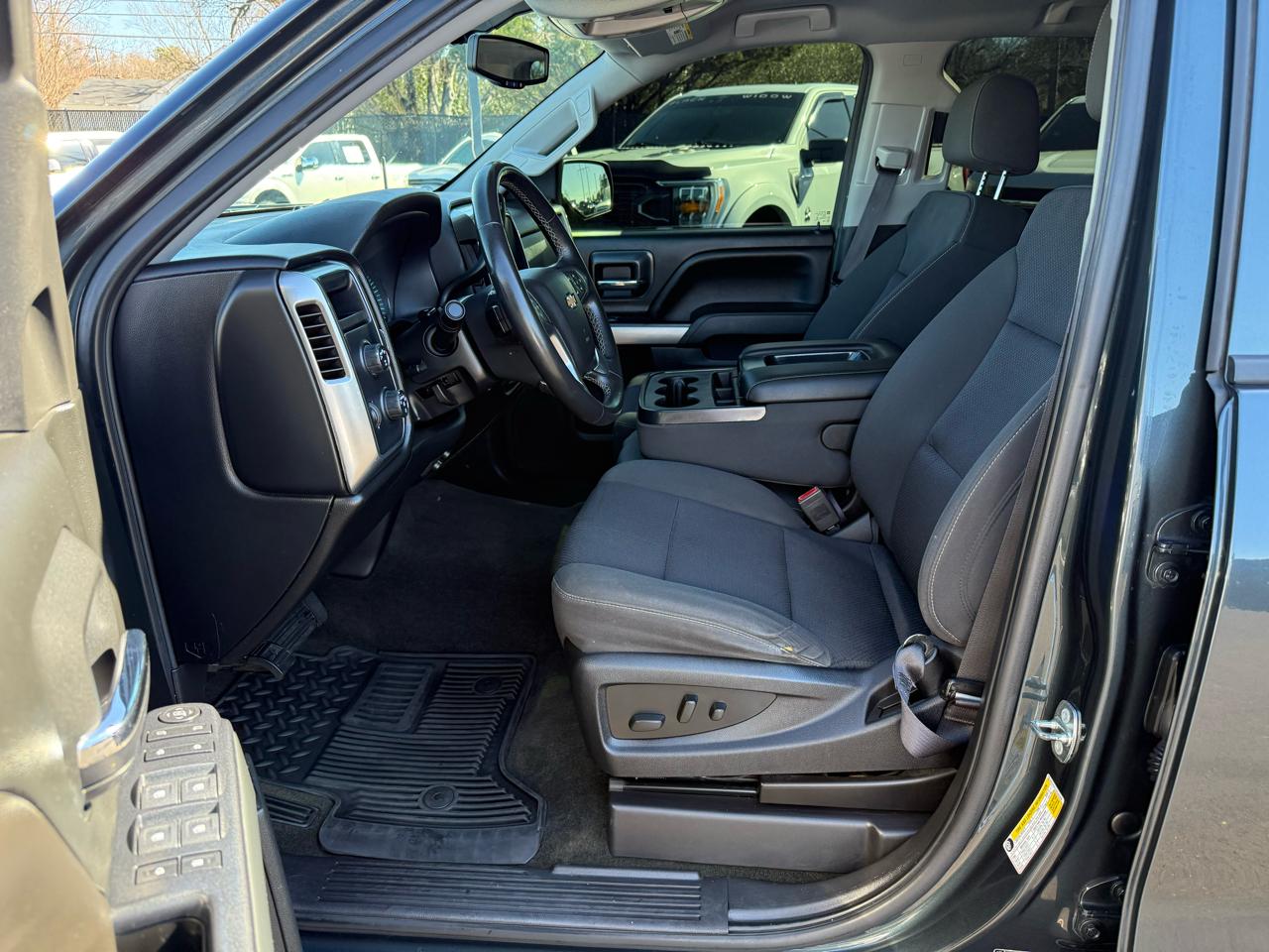 Chevrolet Silverado 1500 4WD Crew Cab 143.5" LT w/1LT 2017