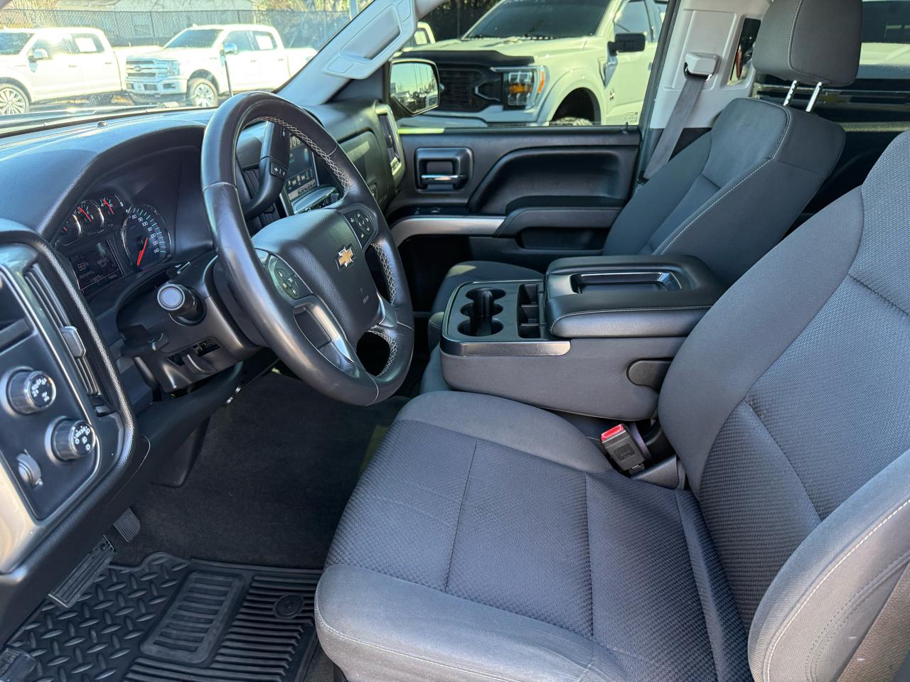 Chevrolet Silverado 1500 4WD Crew Cab 143.5" LT w/1LT 2017