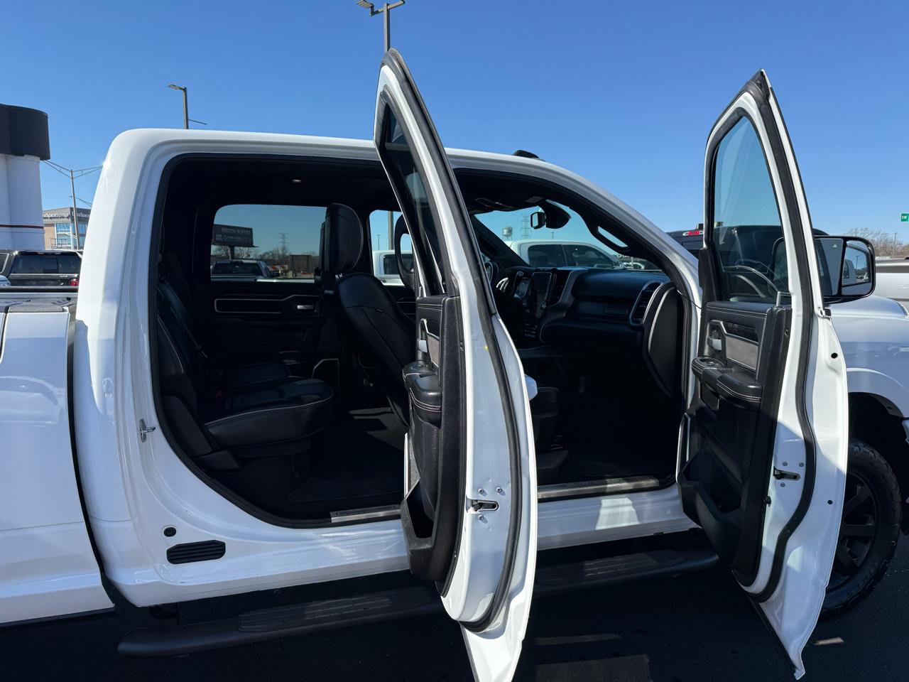 RAM 2500 Laramie 4x4 Crew Cab 6'4" Box 2020