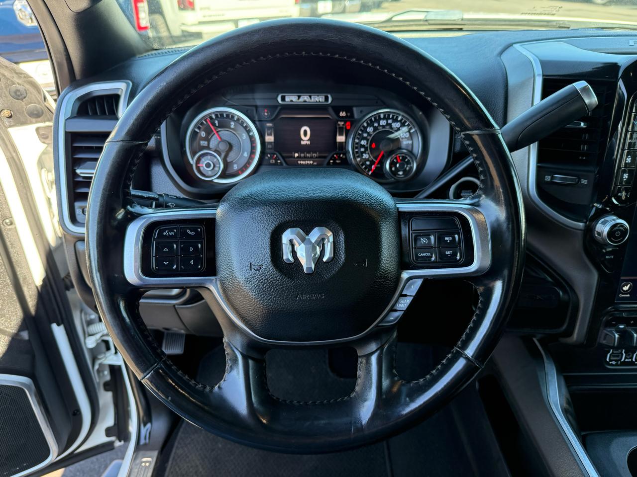 RAM 2500 Laramie 4x4 Crew Cab 6'4" Box 2020