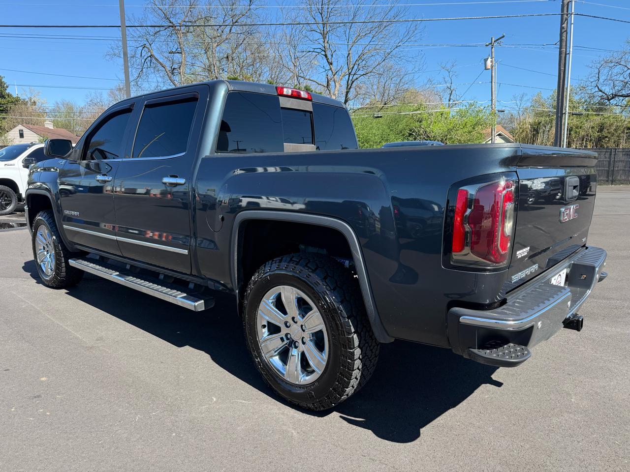 GMC Sierra 1500 4WD Crew Cab 143.5" SLT 2018
