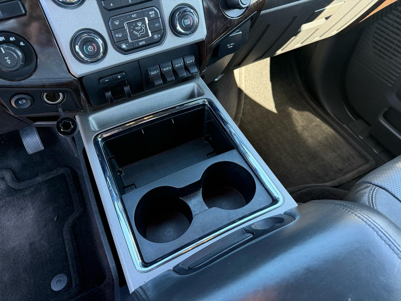 Ford Super Duty F-350 SRW Platinum 4WD Crew Cab 6.75' Box 2015