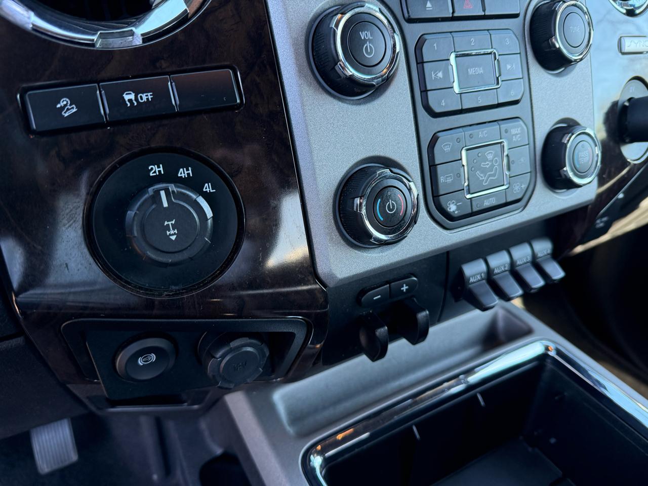 Ford Super Duty F-350 SRW Platinum 4WD Crew Cab 6.75' Box 2015