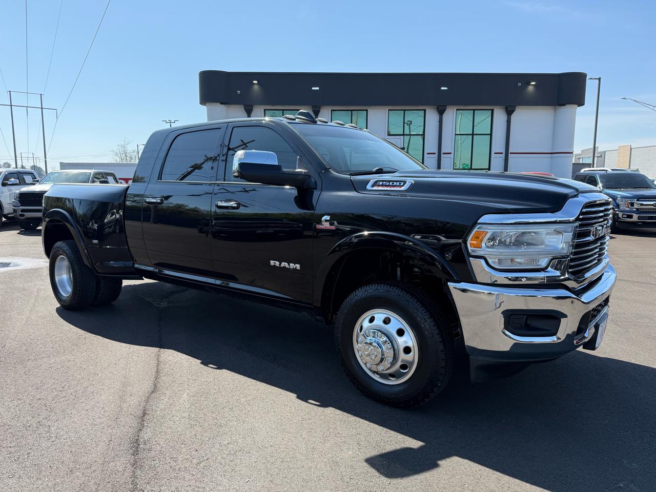 RAM 3500 Laramie 4x4 Mega Cab 6'4" Box 2022