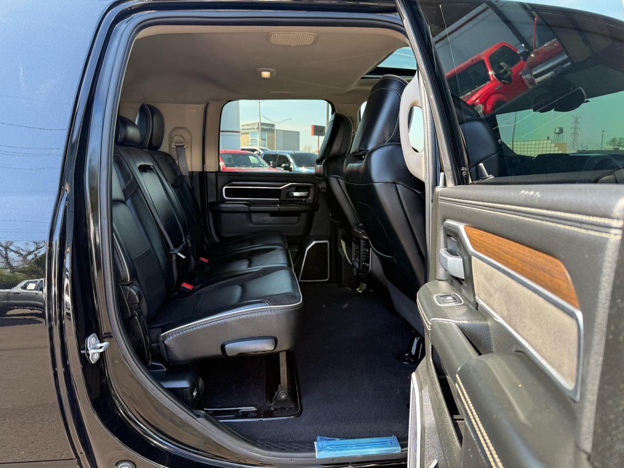 RAM 3500 Laramie 4x4 Mega Cab 6'4" Box 2022