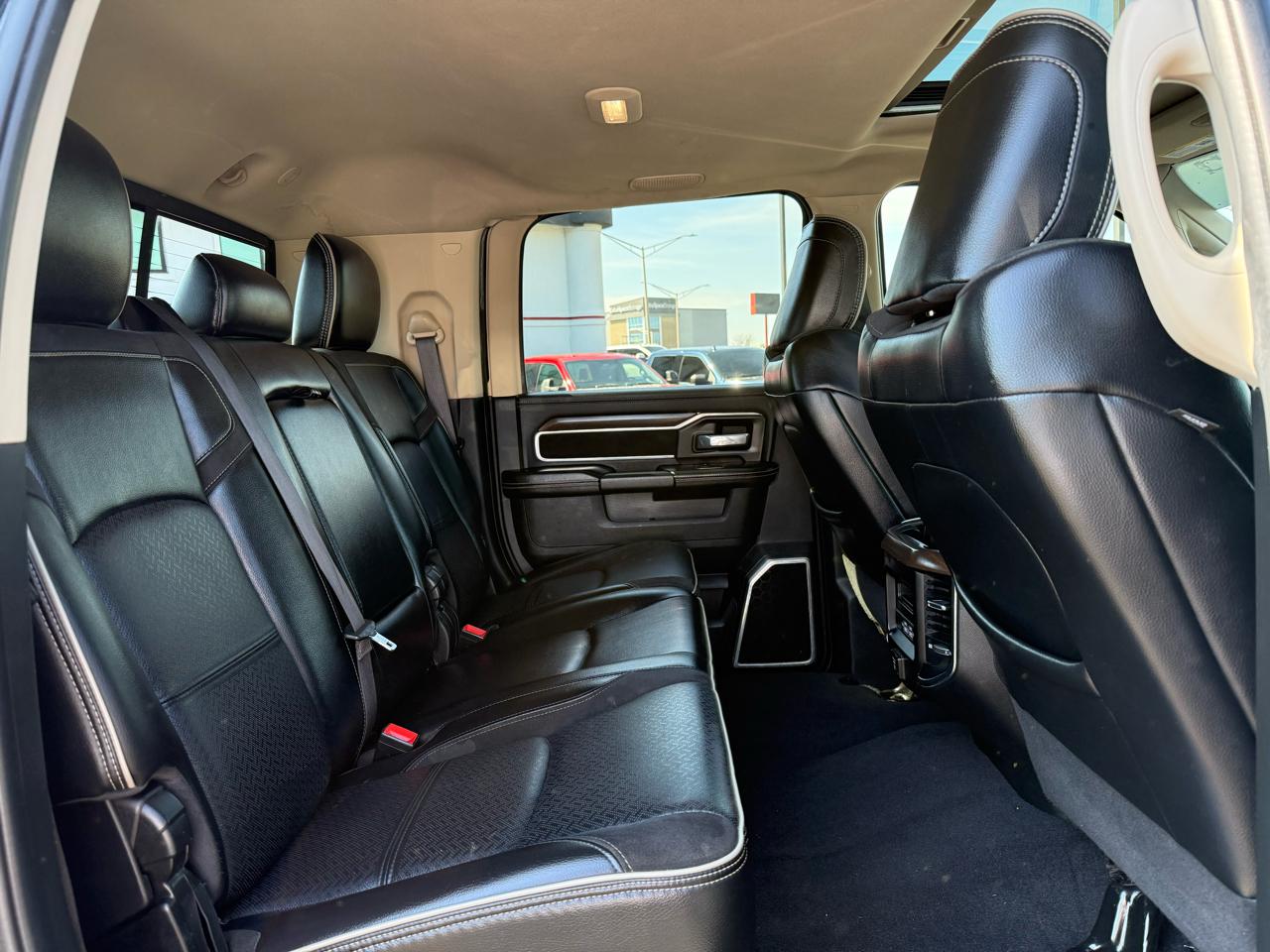 RAM 3500 Laramie 4x4 Mega Cab 6'4" Box 2022