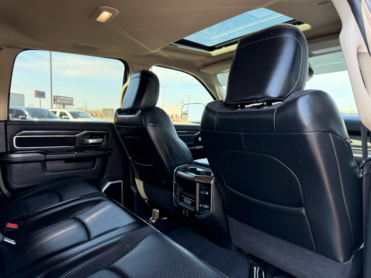 RAM 3500 Laramie 4x4 Mega Cab 6'4" Box 2022