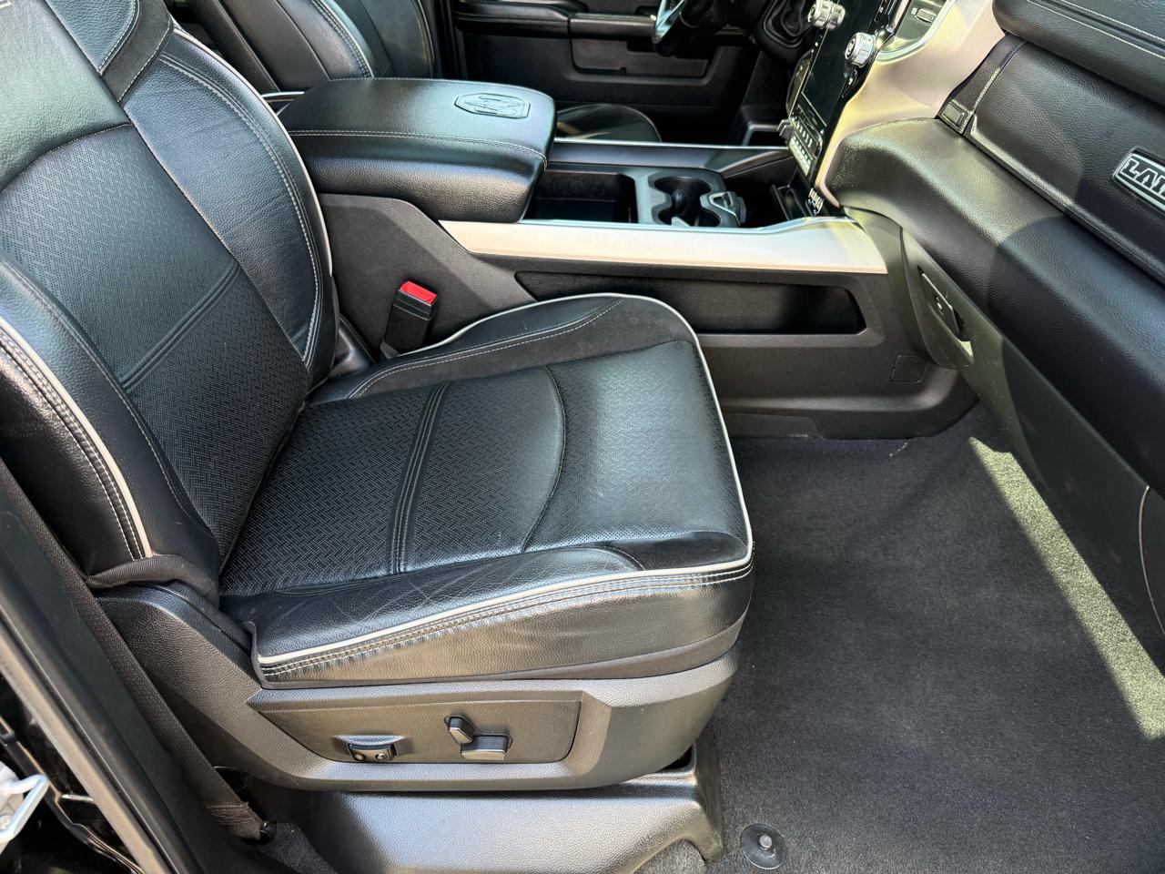 RAM 3500 Laramie 4x4 Mega Cab 6'4" Box 2022