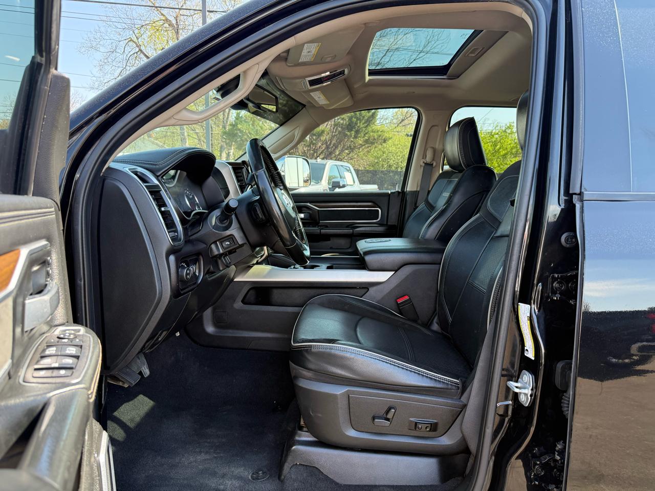 RAM 3500 Laramie 4x4 Mega Cab 6'4" Box 2022