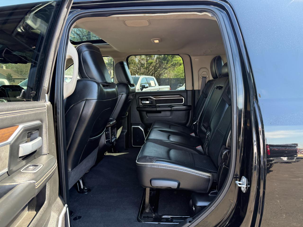 RAM 3500 Laramie 4x4 Mega Cab 6'4" Box 2022