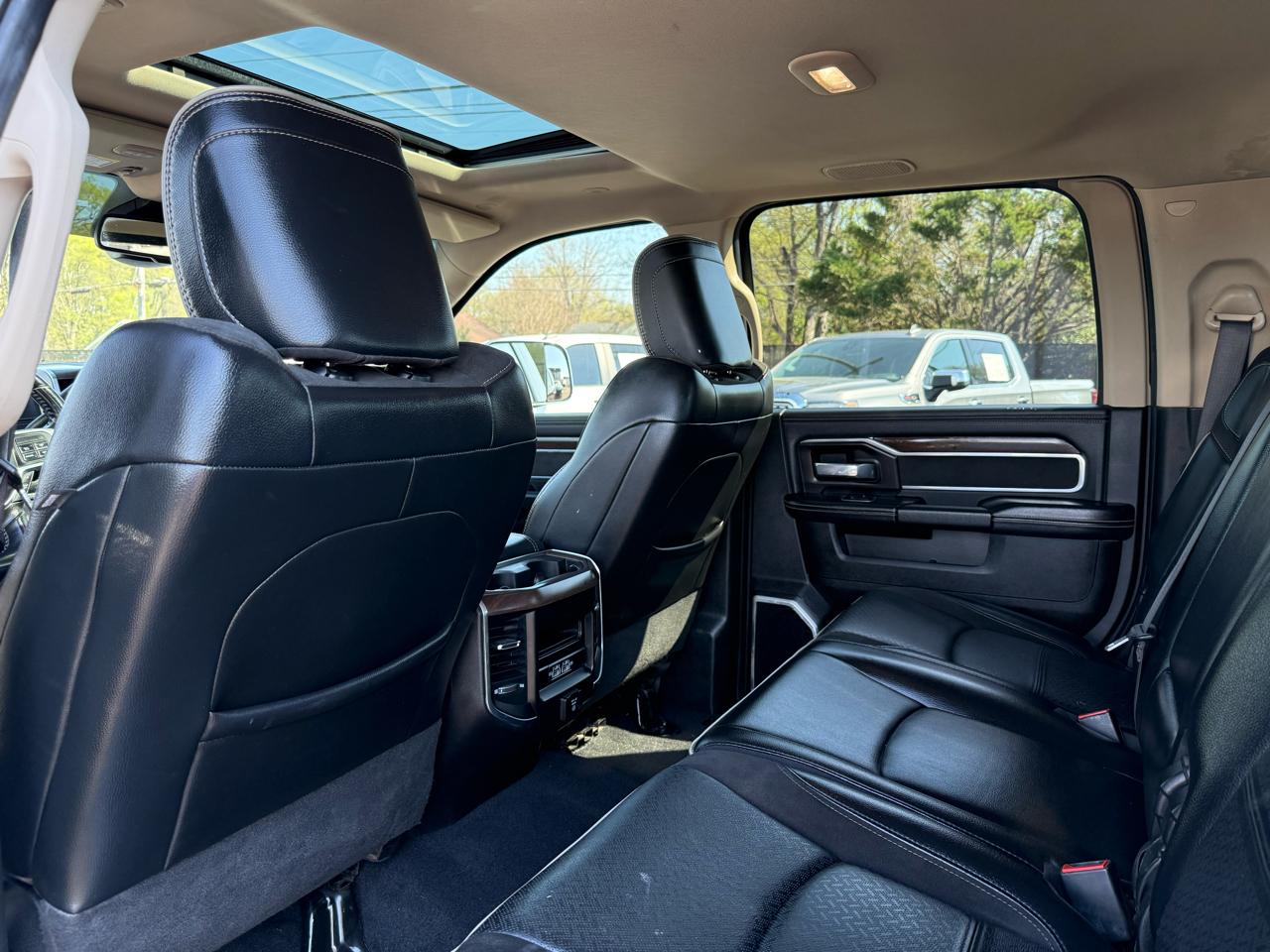 RAM 3500 Laramie 4x4 Mega Cab 6'4" Box 2022