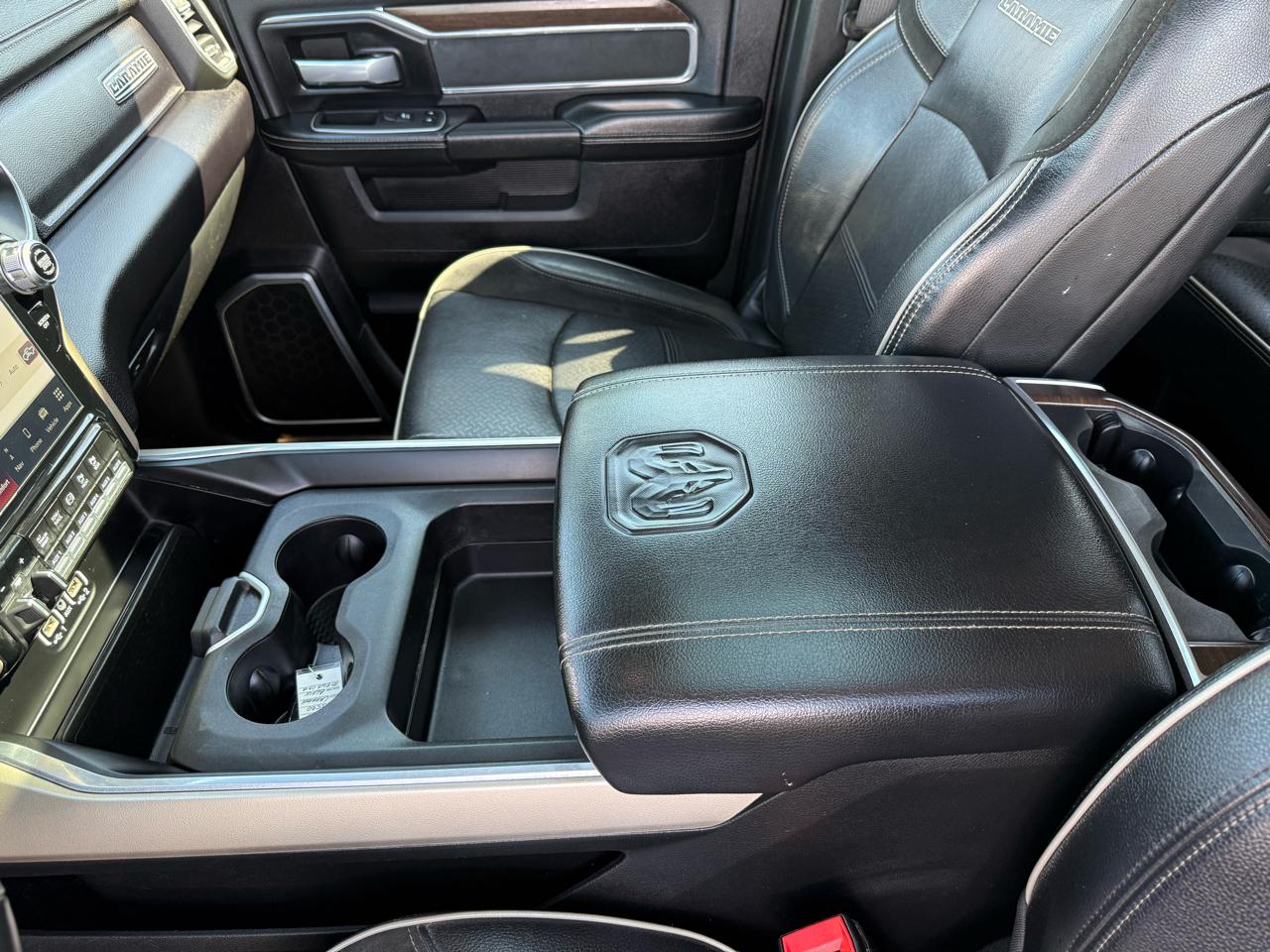 RAM 3500 Laramie 4x4 Mega Cab 6'4" Box 2022