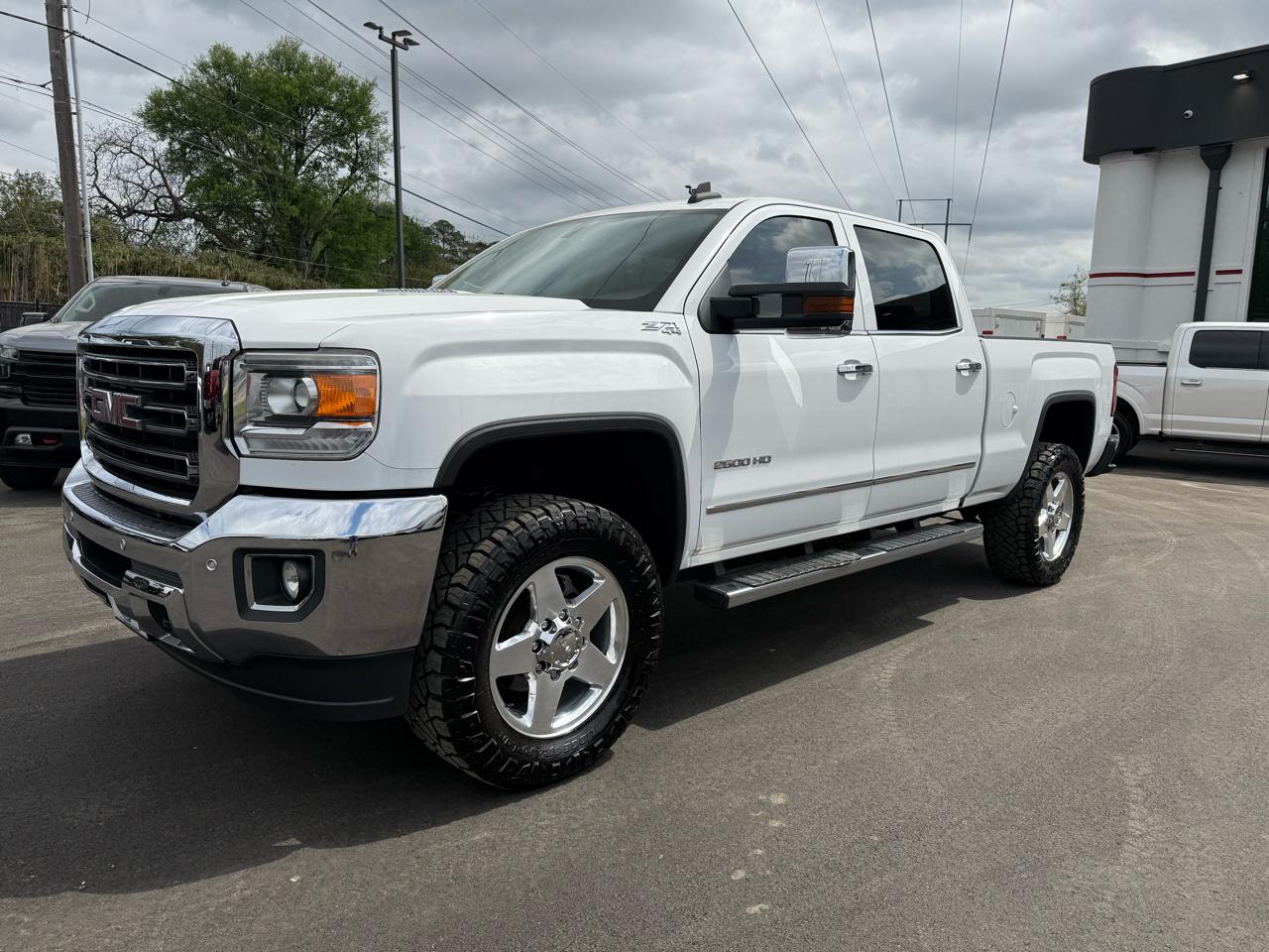 GMC Sierra 2500HD available WiFi 4WD Crew Cab 153.7" SLT 2015