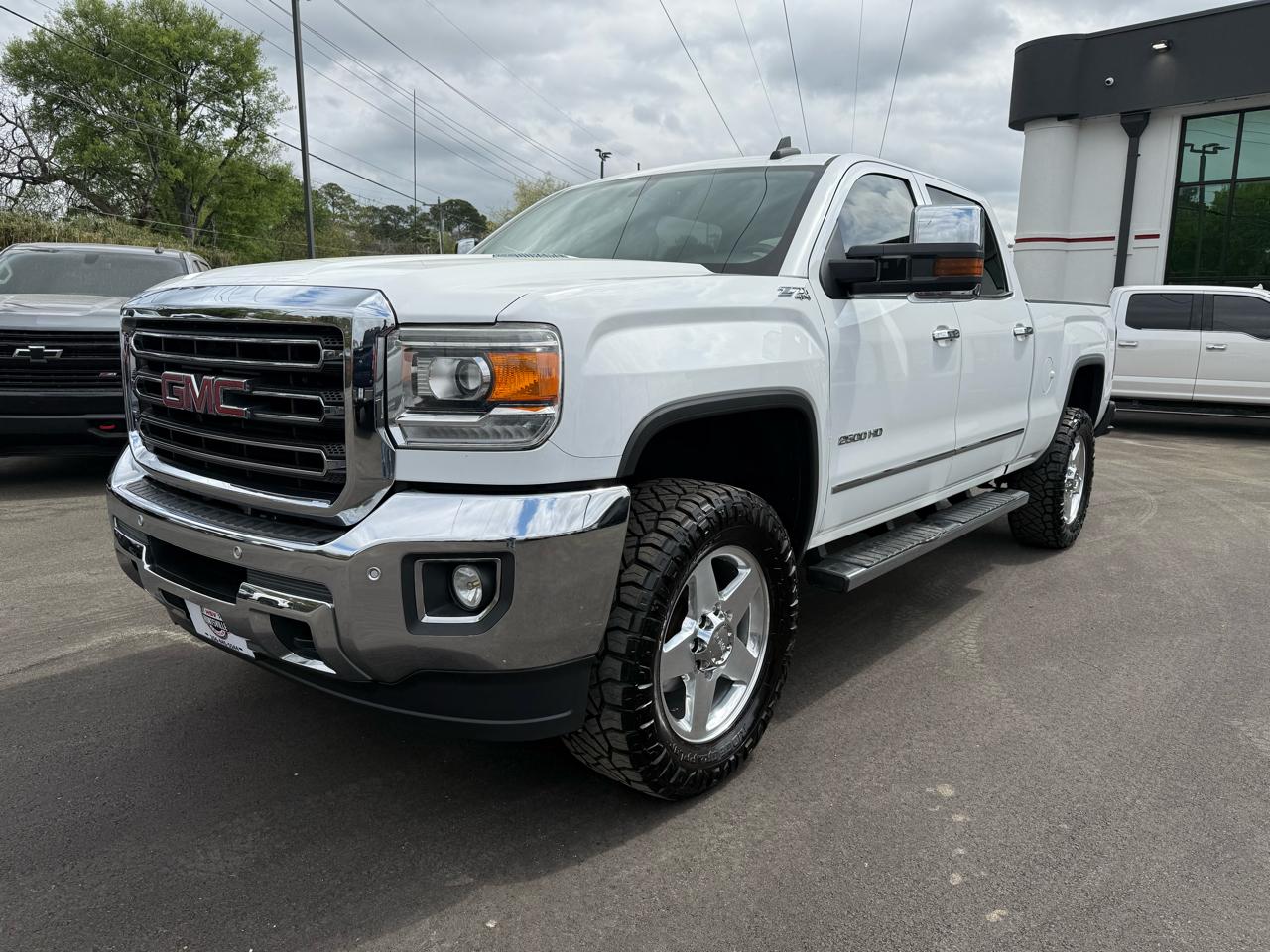 GMC Sierra 2500HD available WiFi 4WD Crew Cab 153.7" SLT 2015