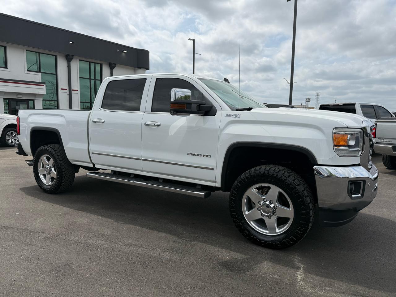 GMC Sierra 2500HD available WiFi 4WD Crew Cab 153.7" SLT 2015