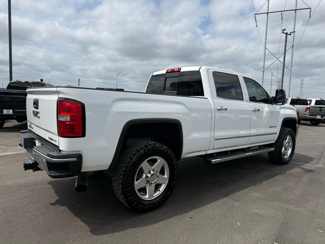 GMC Sierra 2500HD available WiFi 4WD Crew Cab 153.7" SLT 2015